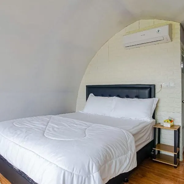 Rainbow Glamping, hotel en Padangan