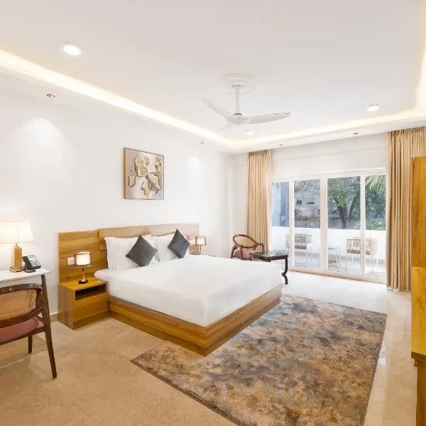 White Wharf Beach Resort Morjim Goa, hotel in Morjim