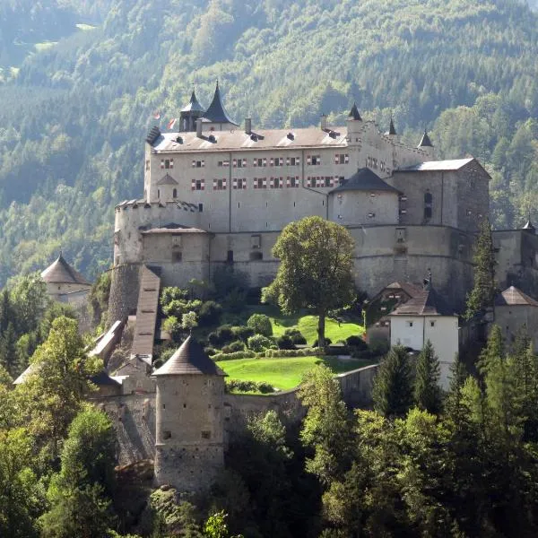 Der Burgblick-Adults Only, hotel v destinaci Werfen