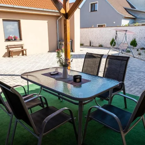 Rodinné Ubytování Meli-EL, hotel v destinaci Pasohlávky