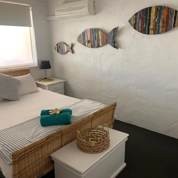Swell court villa, hotel in Kalbarri