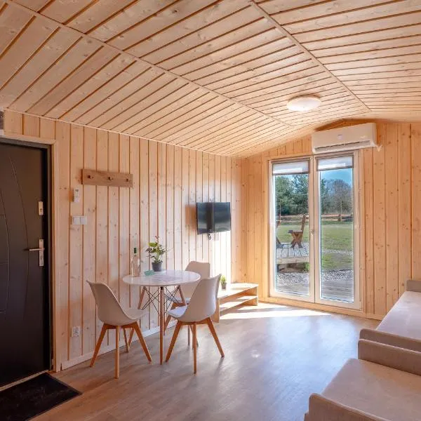 Zacisze obok Suntago Park noclegi 2 3 6 osobowe domki, hotel in Grabce-Towarzystwo