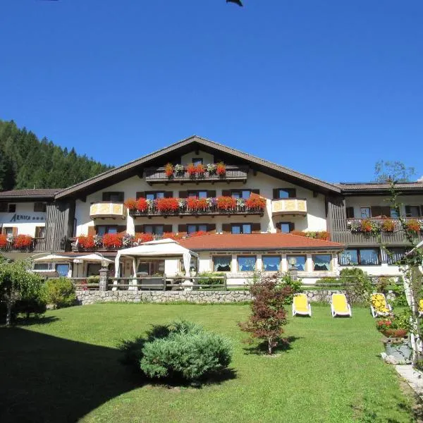 Park Hotel Arnica, viešbutis mieste Falkadė