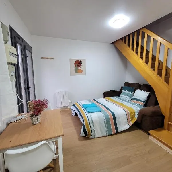 Duplex apartment 700 m from Compiègne train station, hotel v destinaci Margny-lès-Compiègne
