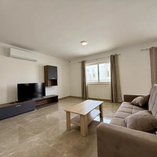 New Apartment! Walking distance to the three cities by SF Homes, hotel u gradu 'Tal-Borġ'