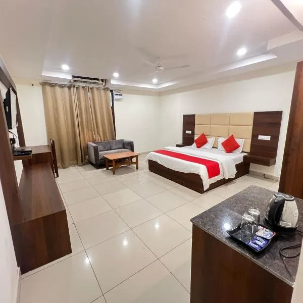 Hotel My Best Stay Patiala !! Parking ! Near Bus Stand ! Banquet ! Near Punjabi University ! Couple Friendly, hotel v destinaci Patiála