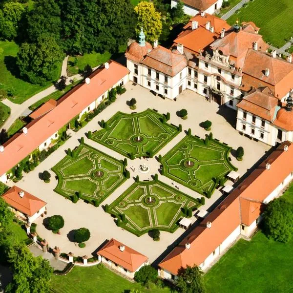 Zámek Jemniště, hotel v destinaci Postupice