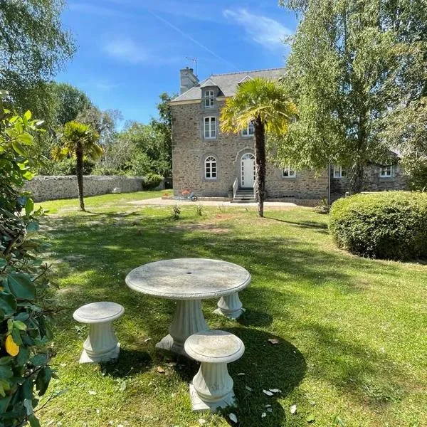 Maison KER GROVE, hotel in Le Minihic-sur-Rance