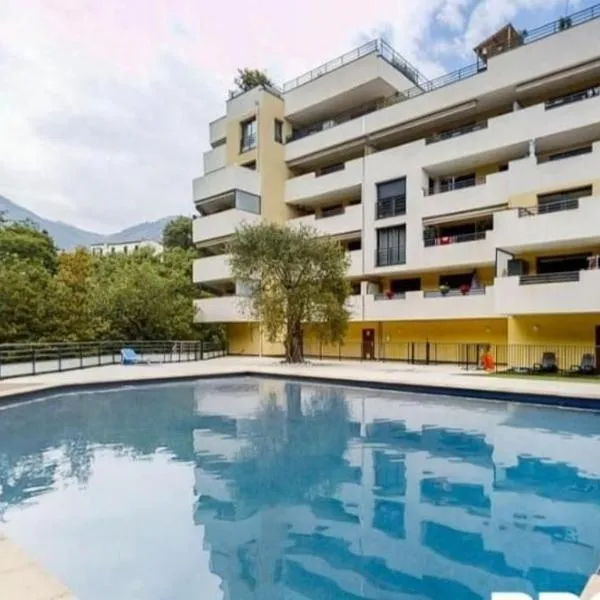 Jolie appartement avec piscine et parking privé Menton, Hotel in Gorbio