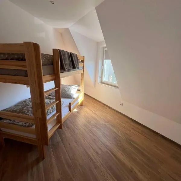 Bestdrive Pokój 8, hotel in Babienica