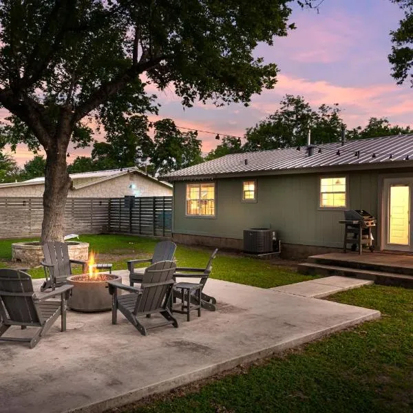Ufer Haus - Game Room Fire Pit Walk to Main, hotel in Fredericksburg