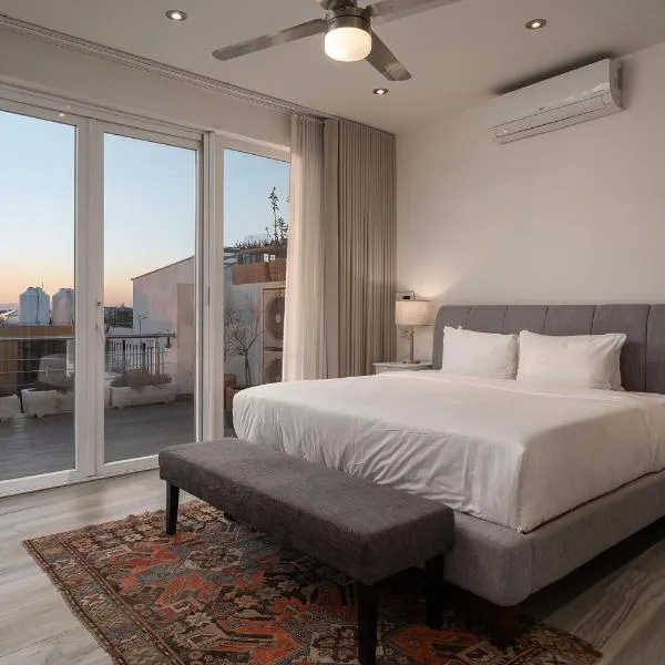 Casa Blanca, 2BR Modern Home with Rooftop Views, hotel v destinaci San Miguel de Allende