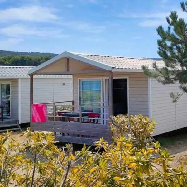 Camping 3 étoiles - Piscine - ccbaega, hôtel à Saint-Mitre-les-Remparts