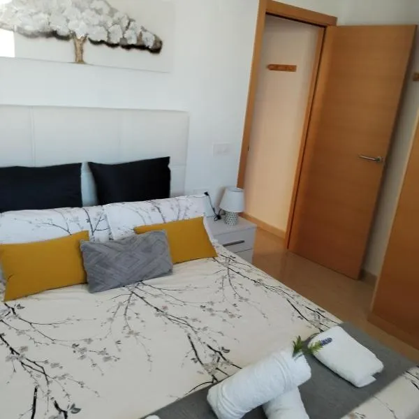 Apartamento familiar con piscina, hotel in Miami Platja