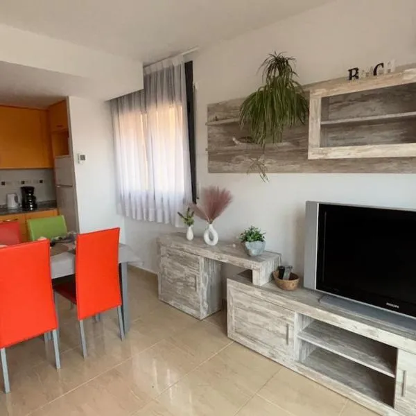 Apartamento familiar con piscina, hotel in Miami Platja
