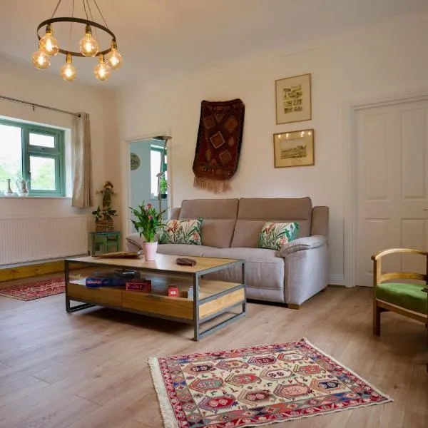 Tring Grange Cottage - Sleeps 2 - Onsite Parking, hotel in Tring