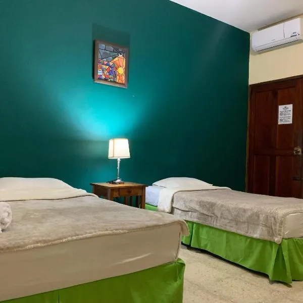 Hostal Fachente, hotel in León