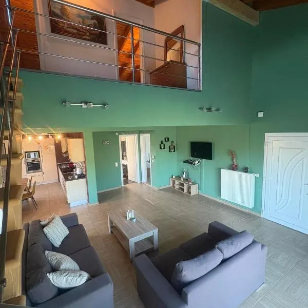 Alex house, hotel di Kouramaditika