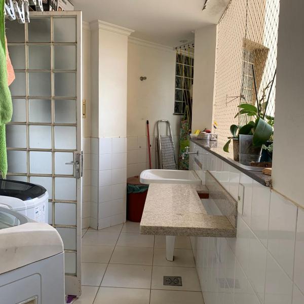 Apartamento amplo com três quartos ao lado da Avenida da Moda - Foto 3