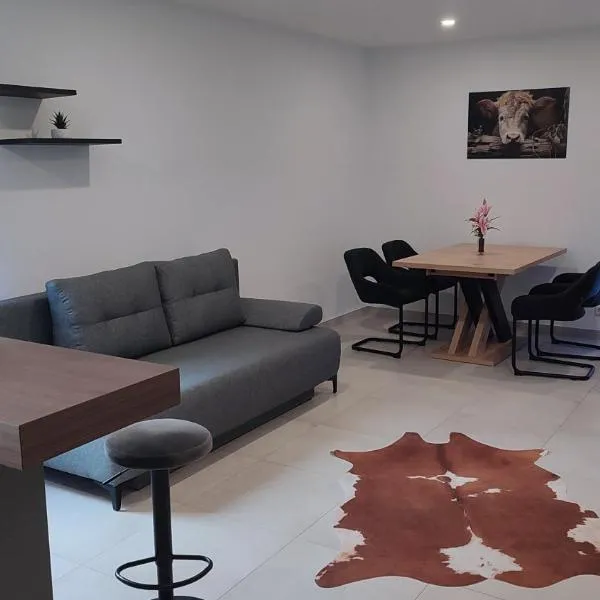 Holly-WOOD Allgäu Ferienwohnung, hotel u gradu 'Markt Rettenbach'