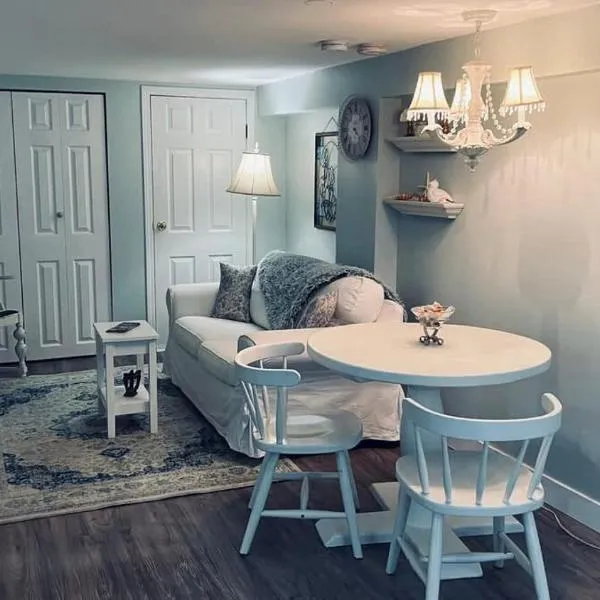 Quaint 1 bedroom lower suite in Victoria, BC, hotel v destinaci Victoria