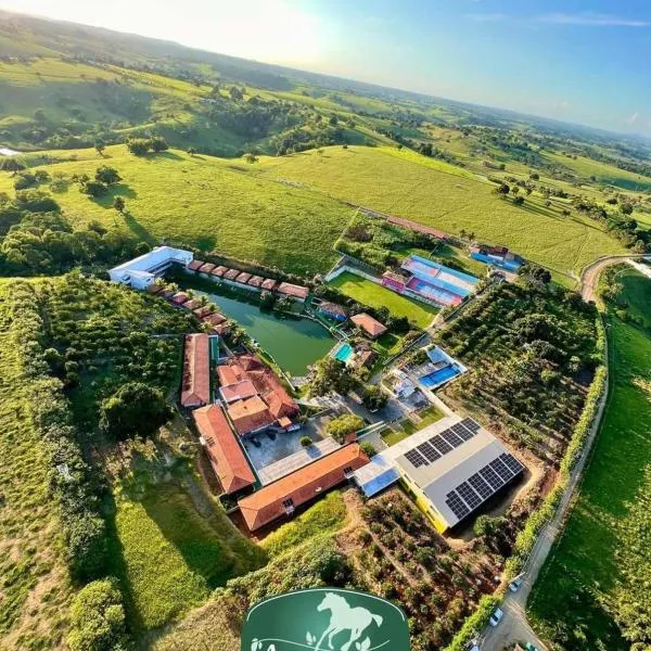 Amoras Hotel fazenda, hotel v destinaci Santo Antônio de Jesus
