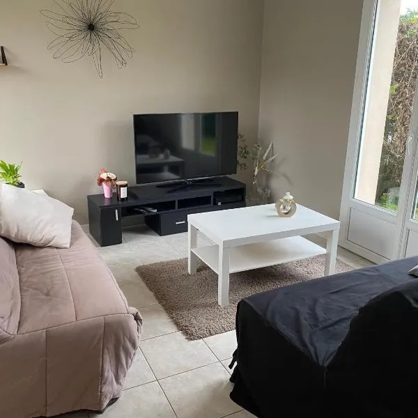 Maison proche de l'aéroport et Nantes, hotel a Rezé