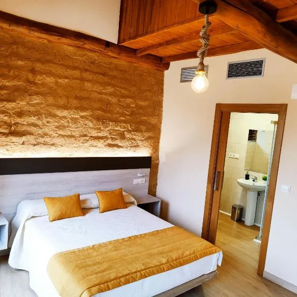 Hostal Restaurante LA SENDA, hotel v destinaci Camponaraya
