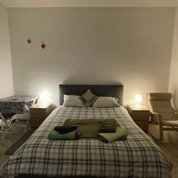 Private and quiet room, hotel in Rome