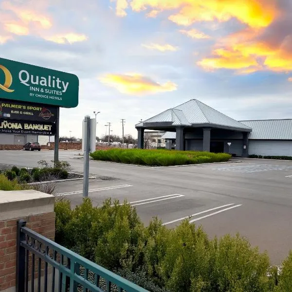 Quality Inn & Suites Banquet Center, hotel in Livonia