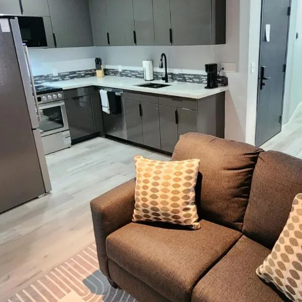 Peaceful Midtown Apartment with Gym and Parking โรงแรมในทัลซา