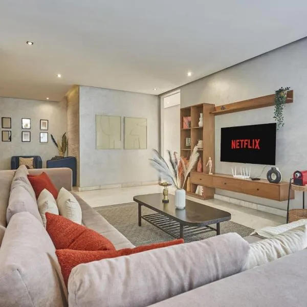 Luxury 3 Bedroom Getaway in Bouskouras Finest, Hotel in Bouskoura