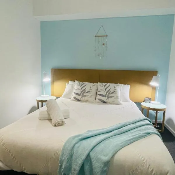 Modern unit, Pool, Gym, kitchen & CBD location, hotel i Darwin