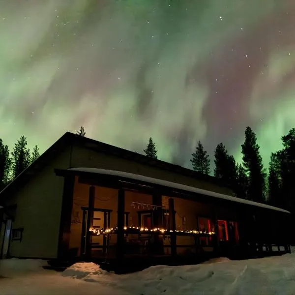 Blueberry Hill with car rental, hotel di Raanujärvi