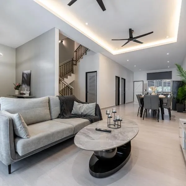 La Ferringhi Villa - Marblelous 5BR Bungalow by ALV, hotel v destinaci Batu Feringgi