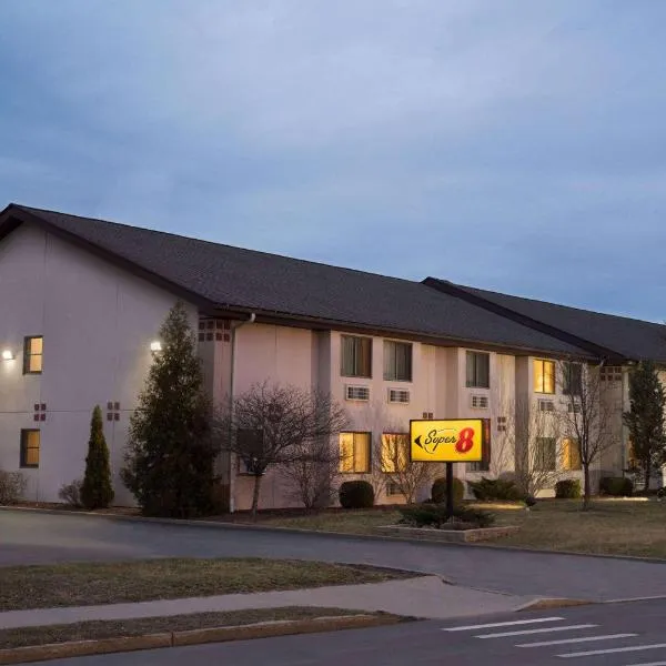 Super 8 by Wyndham Ithaca, hotel u gradu Itaka
