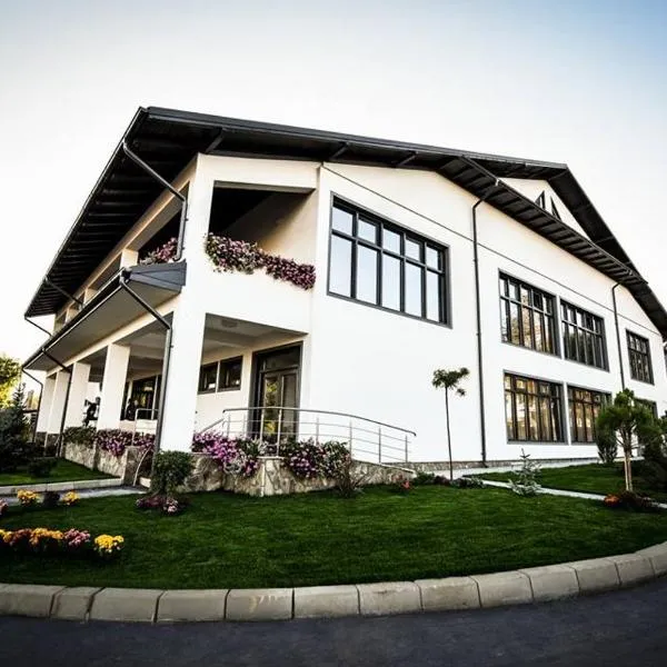 Condor Resort, hôtel à Miclăuşeni