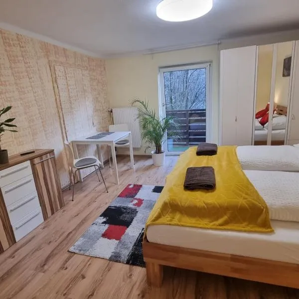 Salzburg living with free parking, hotel v destinaci Guggenthal