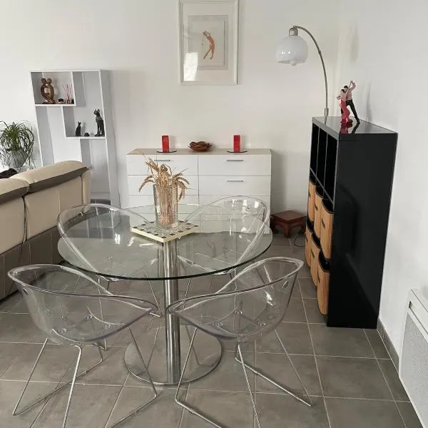 Maison agréable de 51 m2, hotel v destinaci Cuts