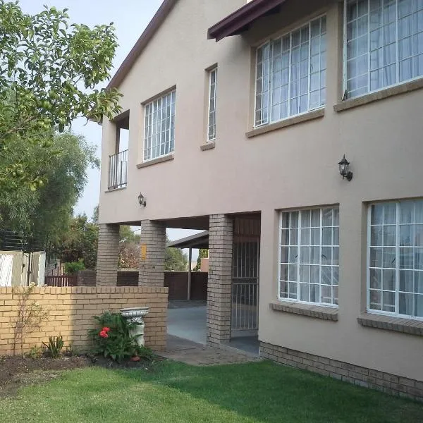 De Zevende Hemel Guesthouse, hotel in Secunda