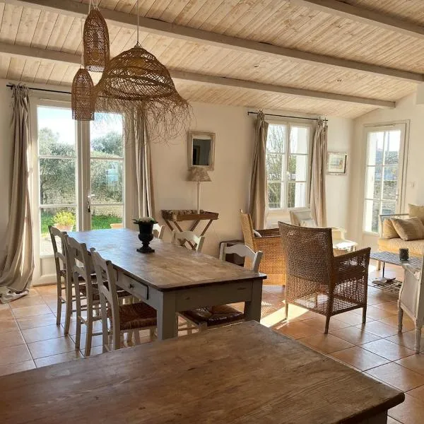 Maison 5 min de l'océan avec jardin, hotel v destinaci La Couarde-sur-Mer