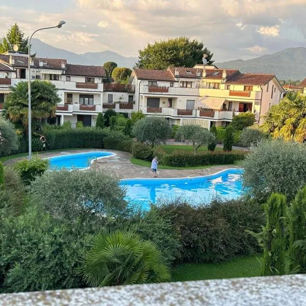 Oasi Sole Laghi with Pool, hotel in Brebbia