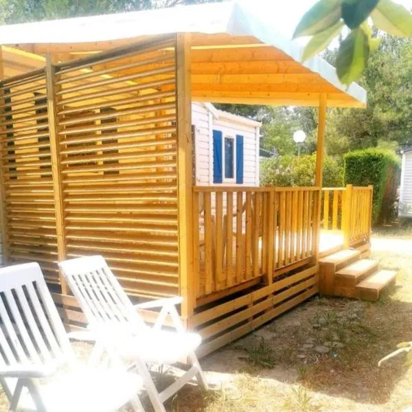 Comme Chez Vous, hotel v destinácii La Roque-dʼAnthéron
