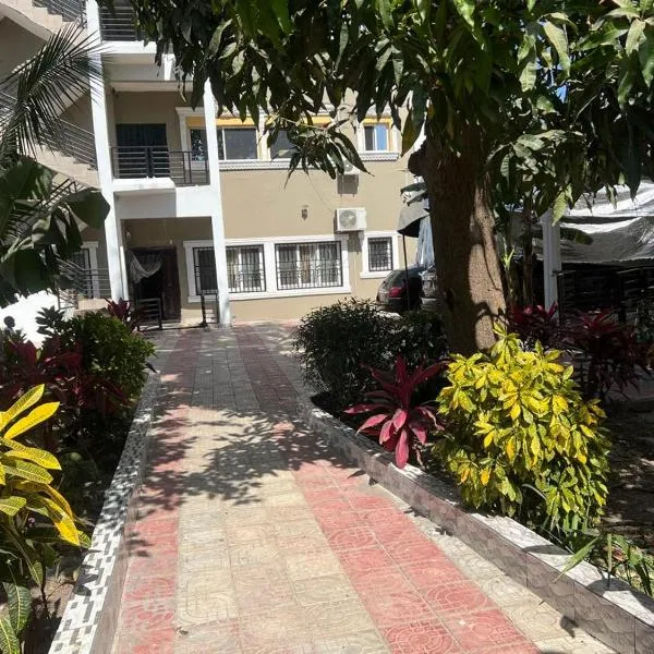 Peace apartment, hotel in Brufut