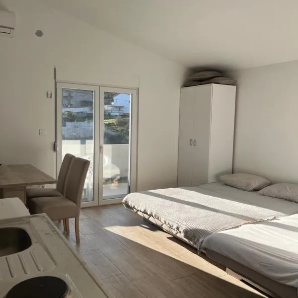 Apartmani Dasic, hotel in Sutomore