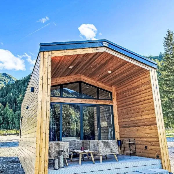 Holiday Home Tiny Haus Glockenalm-Chalet Wendelblick by Interhome, hotel v destinaci Aurach