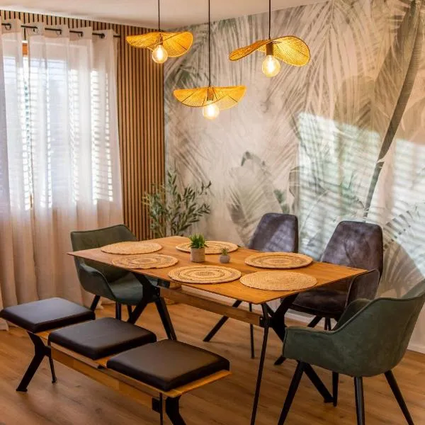 P-Hosting Modernes Apartment zwischen Ravensburg und dem Altdörferwald, 110qm, Familienfreundlich, Separater Eingang, Kaffeevollautomat, Bäcker und Pizzeria 15 Meter, Spielplatz 50 Meter, 20 Km zum Bodensee, 30Km in die Berge, hotel in Schlier
