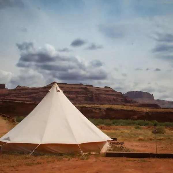 Glamping Queen Tent At Private Riverside Ranch, hôtel à Moab