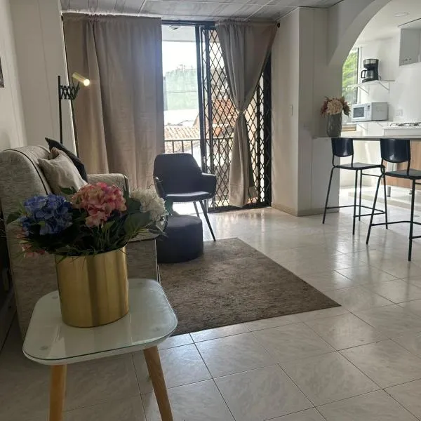 Apto moderno y acogedor, hotel in Cali
