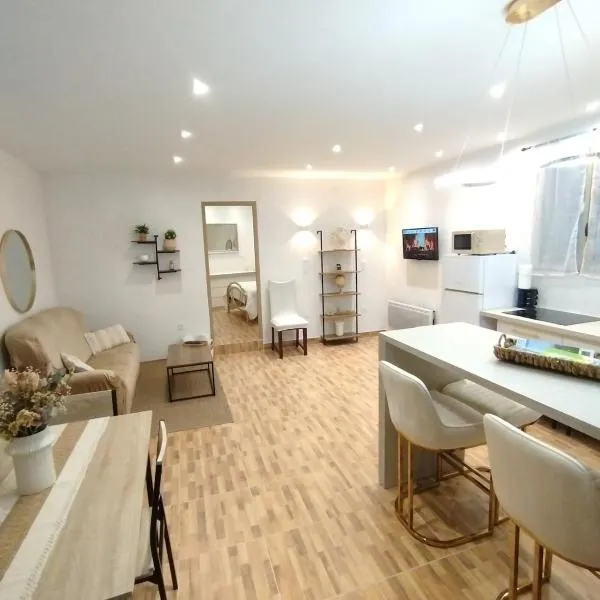 Charmant Appartement en Provence – hotel w mieście Caromb
